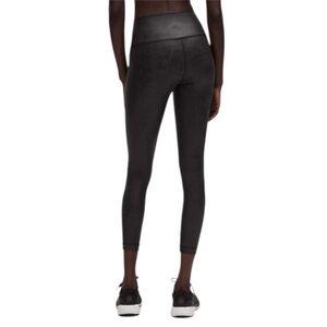 Lululemon Sz 8 Wunder Train High-Rise Tight 25"
*Matte Foil Matte Shine Black